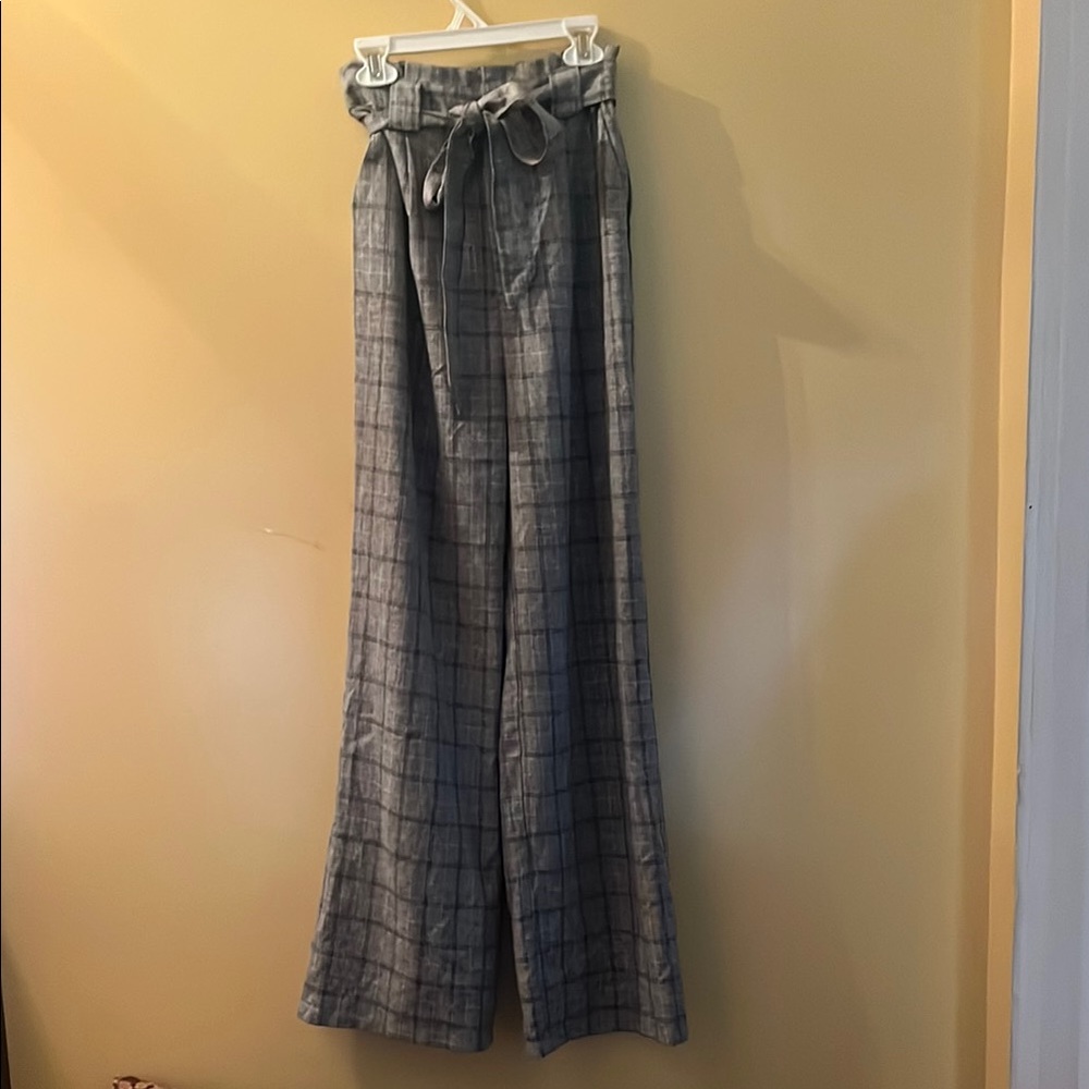Lulu's gray Checkered Wide-leg dress pants. Size XS. NWT